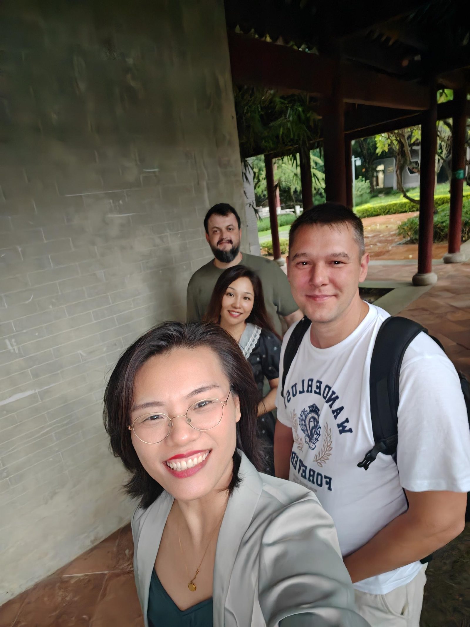 Global customers and the WIN-WIN PACK export team together after touring the packaging machinery facility