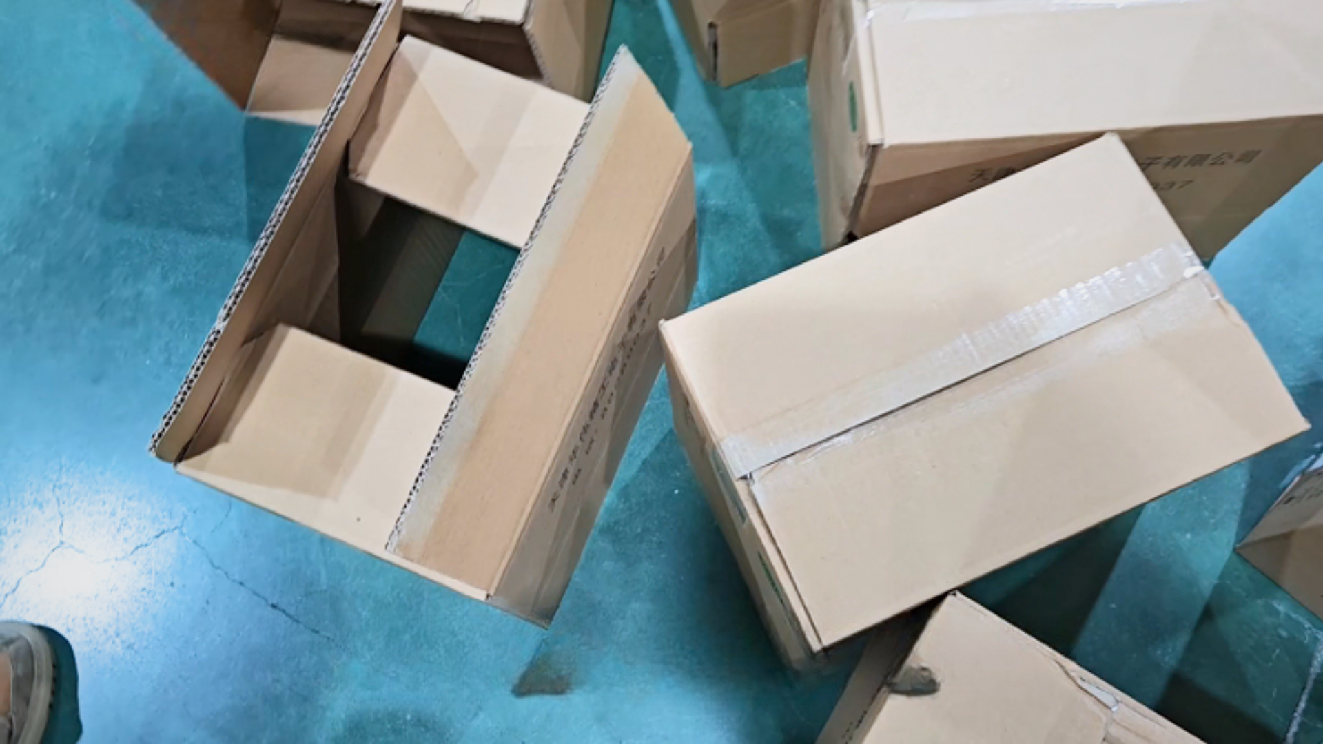 Why Does Carton Misalignment Occur During Carton Erecting and Sealing?