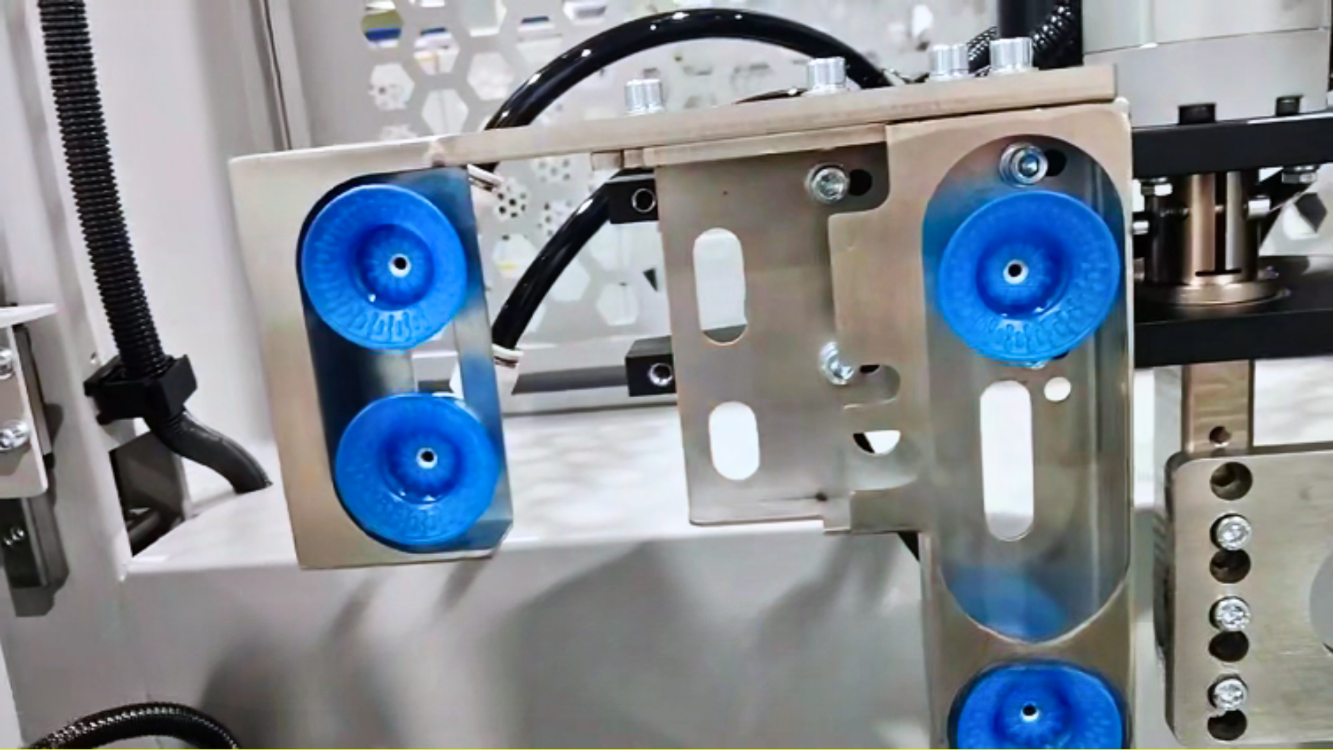 Why Won&rsquo;t the Carton Lift Properly? How Suction Cup Position and Air Pressure Affect Pickup